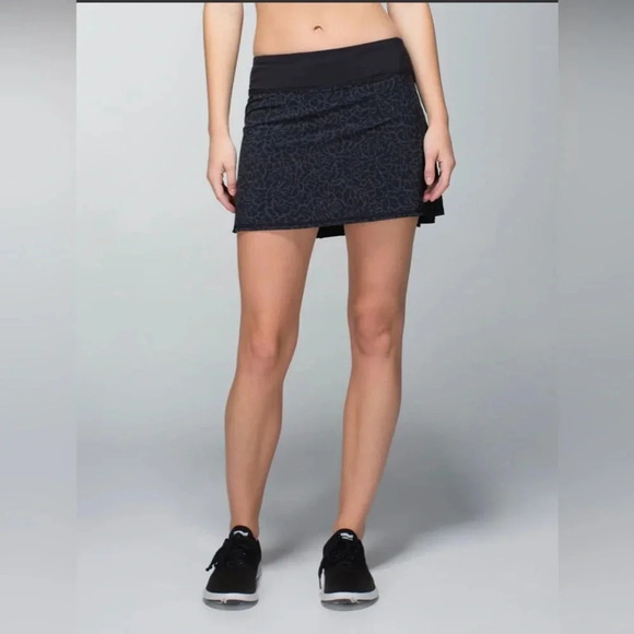 Lululemon Run: Pace Setter Skirt *4-way Stretch
Petal Camo Printed Black Deep - Picture 1 of 7